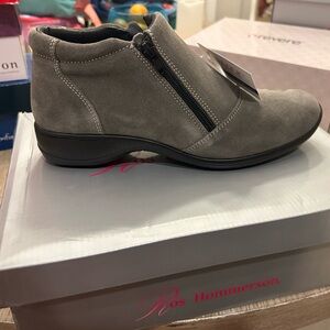 Ros Hommerson Superb Comfort Grey Suede booties, size 10